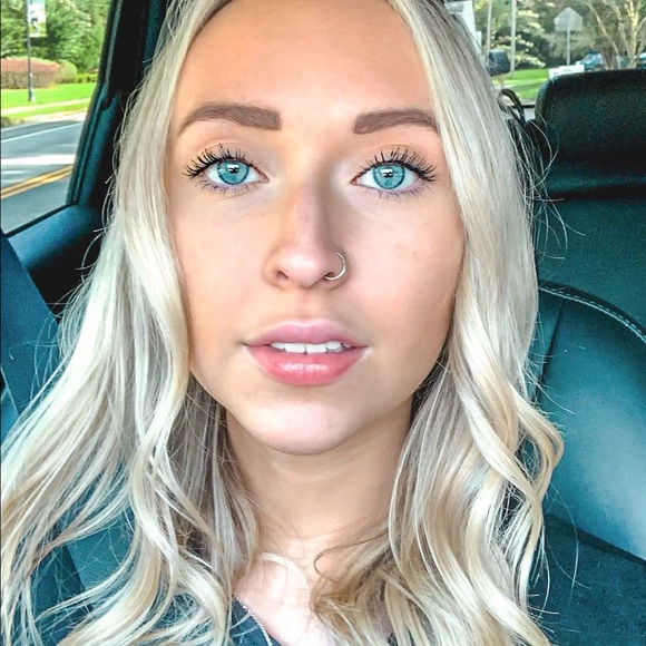 Meet your Posher, Celina - Picture 6 of 9